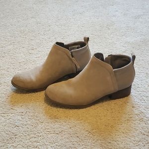 TOMS women's size 7.5 suede tan booties